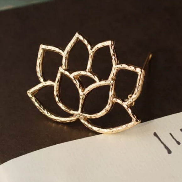 Golden Lotus Hair Clip - Picture 4 of 8